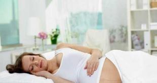 Можно ли спать на животе при беременности?