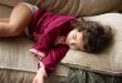 Ребенок вздрагивает при засыпании и во сне — опасно или нет?